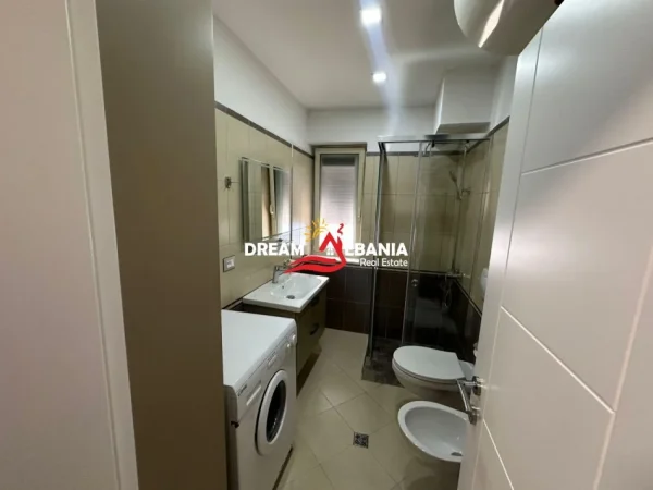 Tirane, jepet me qera apartament 1+1 , 59 m² 570 € (Rruga Qemal Stafa prane Shkolles se Kuqe)