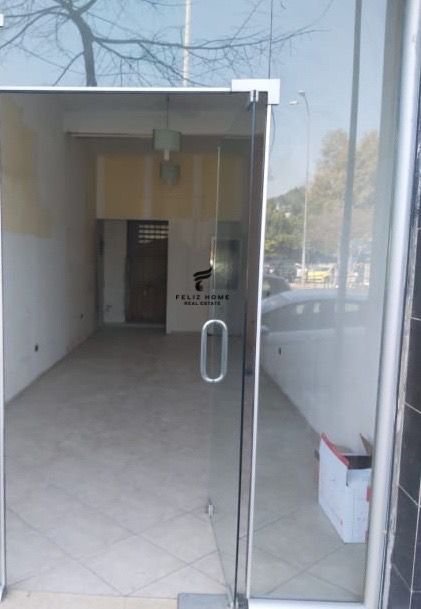 Tirane, jepet me qera dyqan Kati 0, 30 m² 1.500 € (KOMUNA E PARISIT)