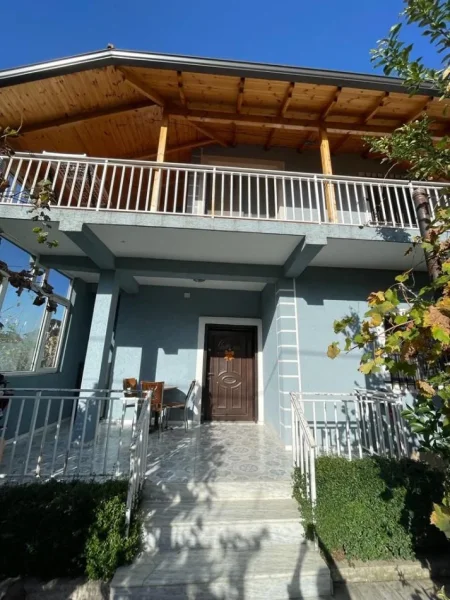 Tirane, jepet me qera shtepi 3+1+Aneks+Ballkon Kati 2, 82 m² (Autostrada Tiranë–Durrës, km 3, prane "Nova". Rruga “Themistokli Germenji".)