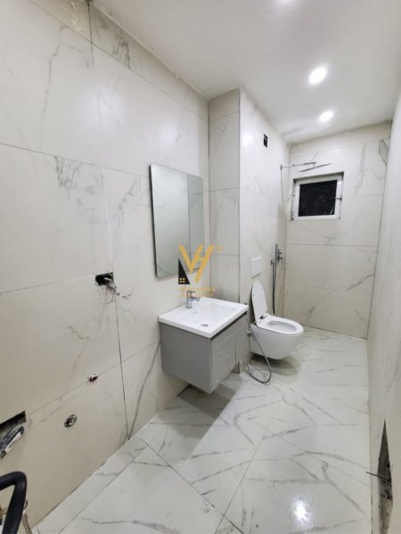 Tirane, shitet apartament 1+1+Ballkon Kati 2, 86 m² 190.000 € (KOMUNA E PARISIT)