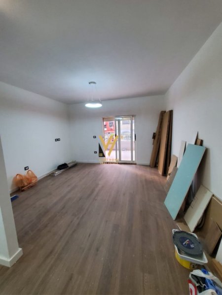 Tirane, shitet apartament 1+1+Ballkon Kati 2, 86 m² 190.000 € (KOMUNA E PARISIT)