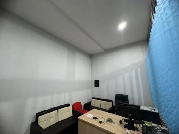 Tirane, jepet me qera ambjent biznesi Kati 0, 99 m² 600 € (pas Globe)