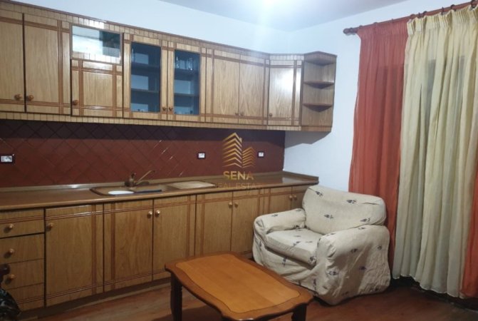 Tirane, jepet me qera apartament 2+1 Kati 2, 80 m² 450 € (Rruga Njazi Meka)