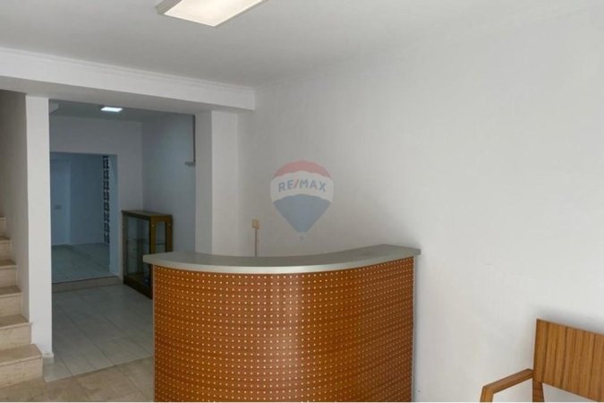 Tirane, jepet me qera ambjent biznesi Kati 0, 120 m² 1.650 € (Piazza)
