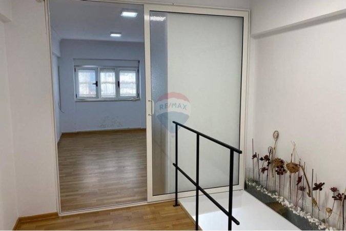 Tirane, jepet me qera ambjent biznesi Kati 0, 120 m² 1.650 € (Piazza)