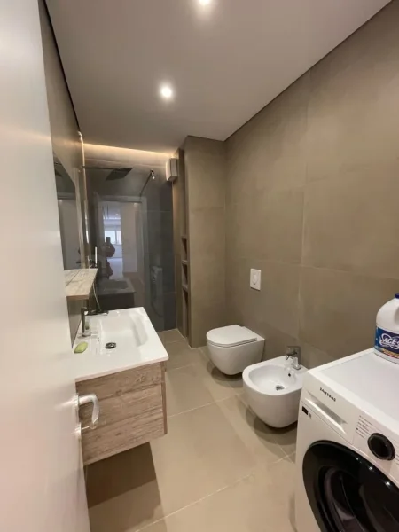 APARTAMENT 3+1+2 PRANE RADISSONIT  , 1.000 € (LIQENI I THATE)