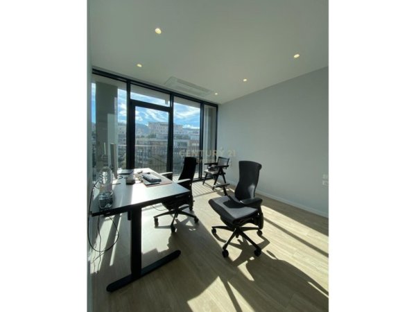 Tirane, jepet me qera zyre Kati 4, 124 m² 1.500 € (Liqeni Tiranes)