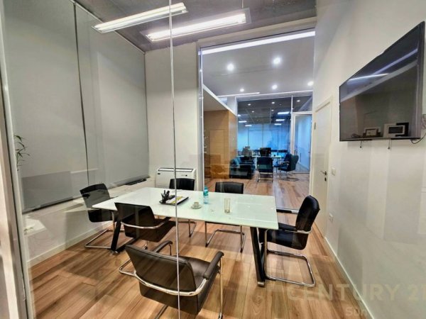 Tirane, jepet me qera zyre Kati 0, 220 m² 2.000 € (Liqeni Tiranes)