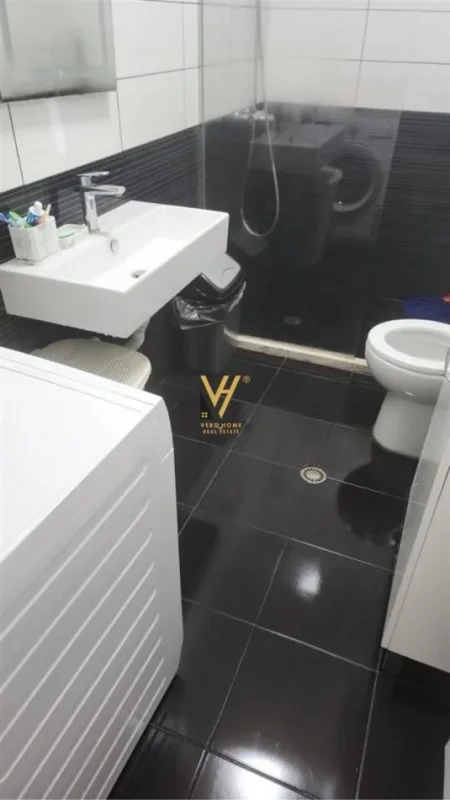 Tirane, jepet me qera apartament 2+1+Ballkon Kati 2, 75 m² 500 € (YZBERISHT)