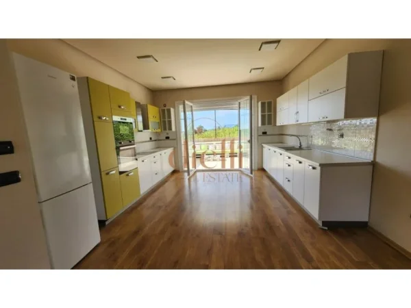 Tirane, jepet me qera Vile 3+1+Ballkon , 250 m² 1.500 € (pranë Teg)