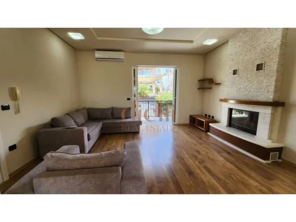 Tirane, jepet me qera Vile 3+1+Ballkon , 250 m² 1.500 € (pranë Teg)