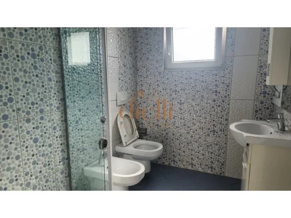 Tirane, jepet me qera Vile 3+1+Ballkon , 250 m² 1.500 € (pranë Teg)