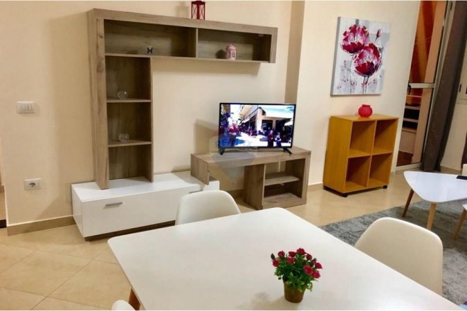 Tirane, jepet me qera apartament 1+1+Ballkon Kati 4, 70 m² 440 € (Astir)