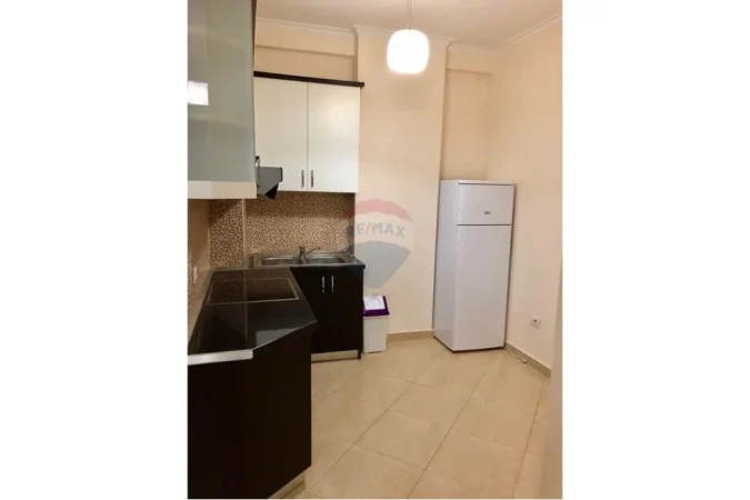 Tirane, jepet me qera apartament 1+1+Ballkon Kati 4, 70 m² 440 € (Astir)