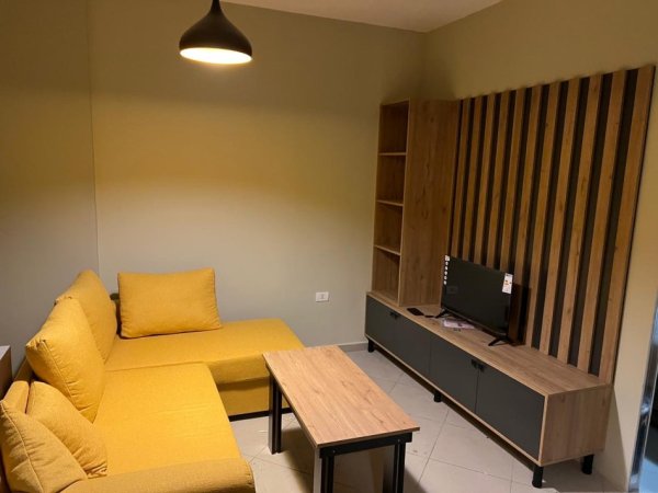 Tirane, jepet me qera apartament 2+1 Kati 4, 112 m² 650 € 