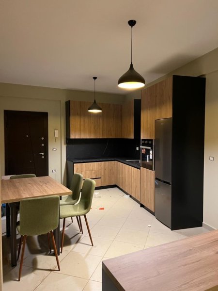 Tirane, jepet me qera apartament 2+1 Kati 4, 112 m² 650 € 