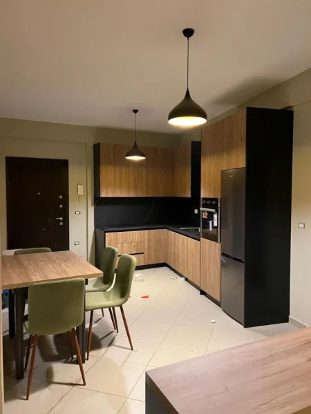 Tirane, jepet me qera apartament 2+1 Kati 4, 112 m² 650 € 