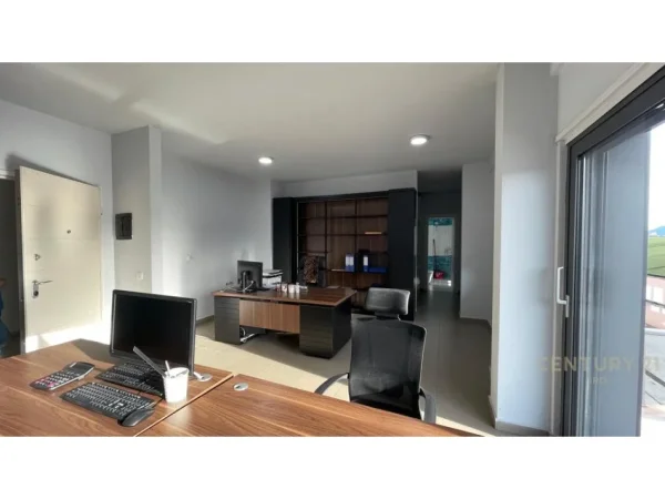 Tirane, jepet me qera zyre Kati 4, 86 m² 1.000 € (Zogu i zi)