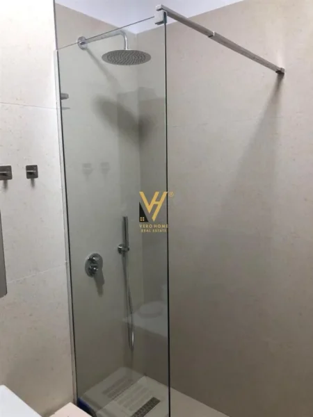 Tirane, jepet me qera apartament 1+1+Ballkon Kati 9, 62 m² 700 € (ISH EKSPOZITA)