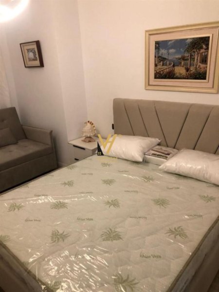 Tirane, jepet me qera apartament 1+1+Ballkon Kati 9, 62 m² 700 € (ISH EKSPOZITA)