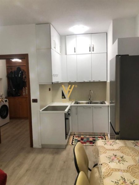 Tirane, jepet me qera apartament 1+1+Ballkon Kati 9, 62 m² 700 € (ISH EKSPOZITA)
