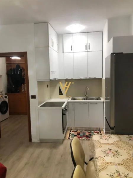 Tirane, jepet me qera apartament 1+1+Ballkon Kati 9, 62 m² 700 € (ISH EKSPOZITA)