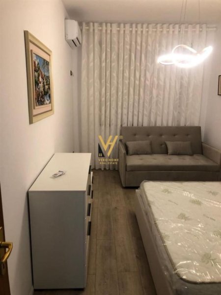 Tirane, jepet me qera apartament 1+1+Ballkon Kati 9, 62 m² 700 € (ISH EKSPOZITA)