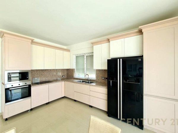 Tirane, jepet me qera apartament 4+1+Ballkon Kati 4, 242 m² 1.400 € (Kopshti Botanik)