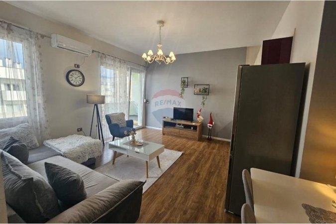 Tirane, jepet me qera apartament 1+1 Kati 9, 