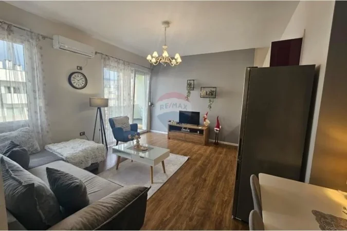 Tirane, jepet me qera apartament 1+1 Kati 9, 