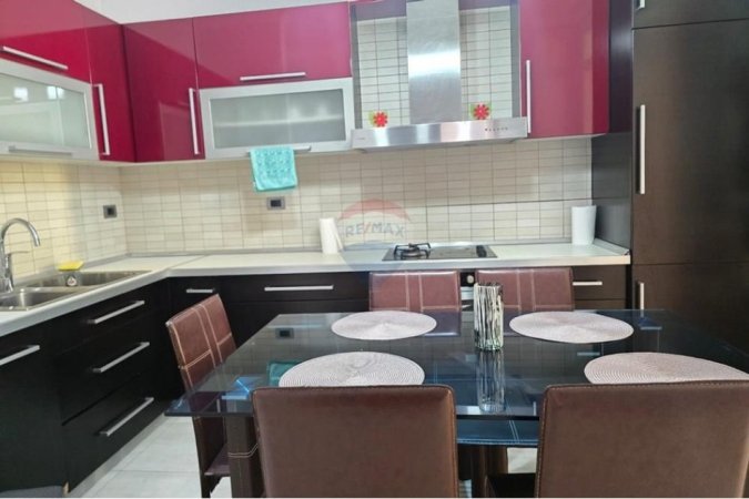 Tirane, jepet me qera apartament 2+1+Ballkon Kati 2, 100 m² 600 € (Rruga Rrapo Hekali)