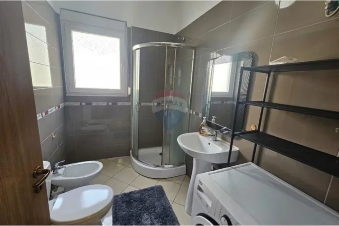 Tirane, jepet me qera apartament 1+1 Kati 9, 