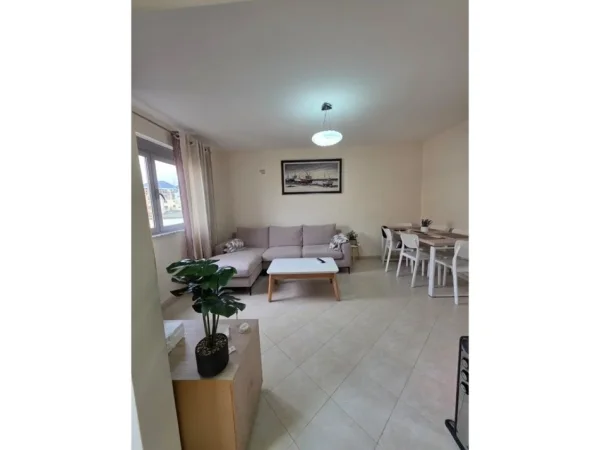 Tirane, shitet apartament 1+1 Kati 4, 53 m² 120.000 € (Oxhaku)