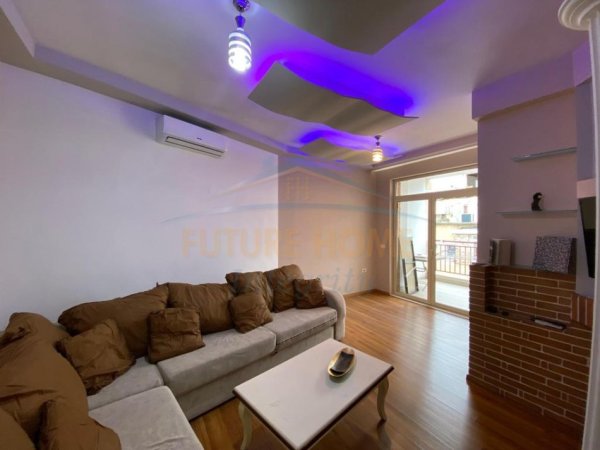 Tirane, jepet me qera apartament 1+1+Ballkon Kati 4, 58 m² 600 € (RRUGA HAXHI SINA)
