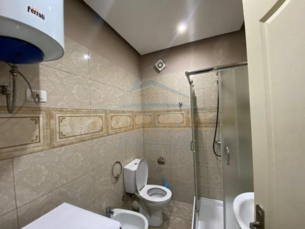 Tirane, jepet me qera apartament 1+1+Ballkon Kati 4, 58 m² 600 € (RRUGA HAXHI SINA)