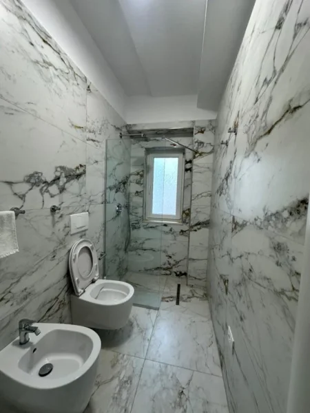 Durres, jap me qera apartament 2+1+Ballkon Kati 3, 120 m² 650 € (Markata,Durres)