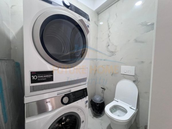 Tirane, jepet me qera apartament 2+1+Ballkon Kati 3, 106 m² 1.500 € (FARKE)