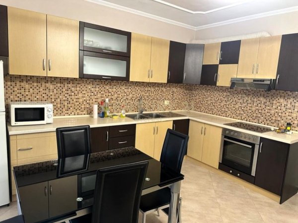 Tirane, jepet me qera apartament 2+1 Kati 5, 80 m² 630 € (kristal center)