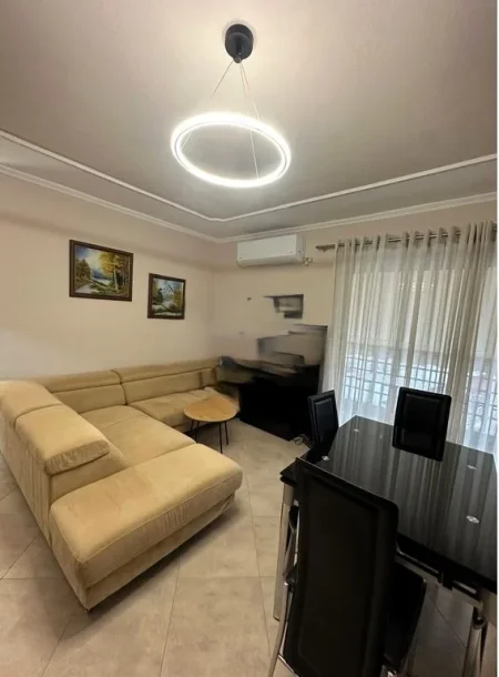 Tirane, jepet me qera apartament 2+1 Kati 5, 80 m² 630 € (kristal center)