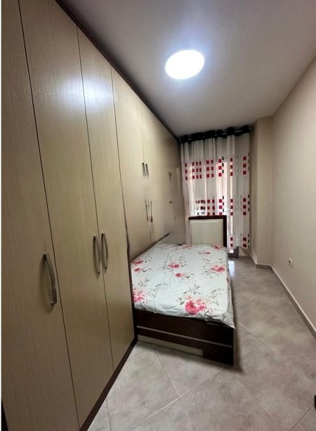Tirane, jepet me qera apartament 2+1 Kati 5, 80 m² 630 € (kristal center)