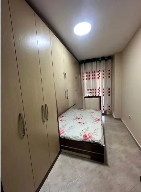 Tirane, jepet me qera apartament 2+1 Kati 5, 80 m² 630 € (kristal center)