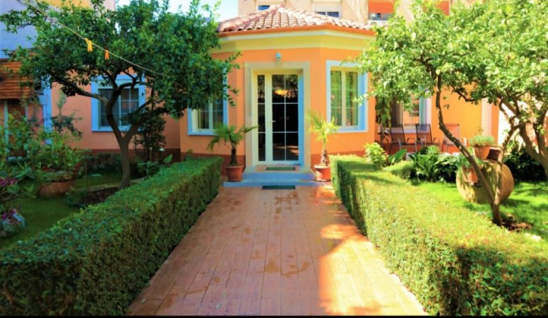 Tirane, jepet me qera Vile 1 Katshe Kati 1, 2.500 € 