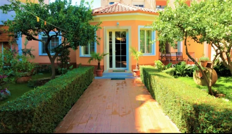 Tirane, jepet me qera Vile 1 Katshe Kati 1, 2.500 € 