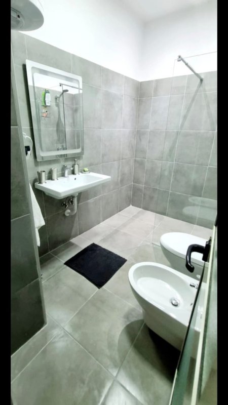 Tirane, jepet me qera Vile 1 Katshe Kati 1, 2.500 € 