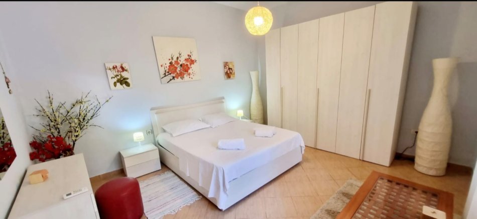 Tirane, jepet me qera Vile 1 Katshe Kati 1, 2.500 € 