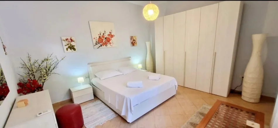 Tirane, jepet me qera Vile 1 Katshe Kati 1, 2.500 € 