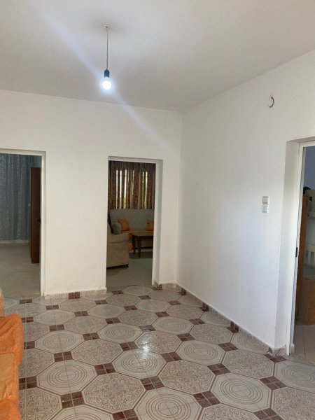Tirane, jepet me qera shtepi 1 Katshe Kati 0, 125 m² 380 € (ne fund te rruges 5 Maji Tirane.)
