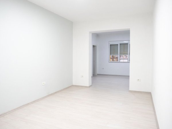 Tirane, jap me qera apartament 2+1+Ballkon Kati 6, 127 m² 900 € (Rruga Sulejman Delvina)