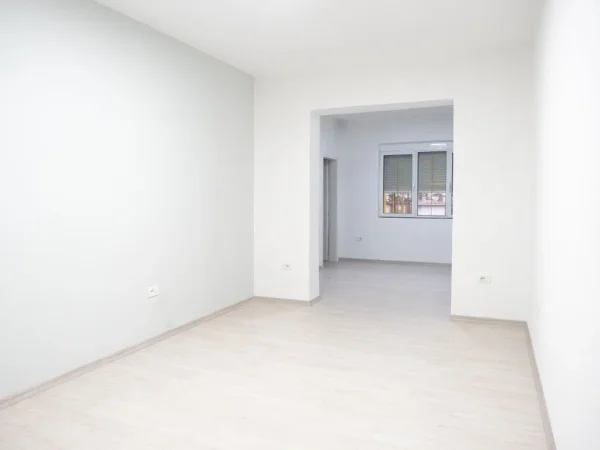 Tirane, jap me qera apartament 2+1+Ballkon Kati 6, 127 m² 900 € (Rruga Sulejman Delvina)