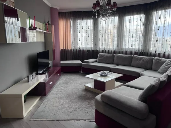 Tirane, jepet me qera apartament 3+1+Ballkon Kati 6, 125 m² 1.500 € (RRUGA E KAVAJES)